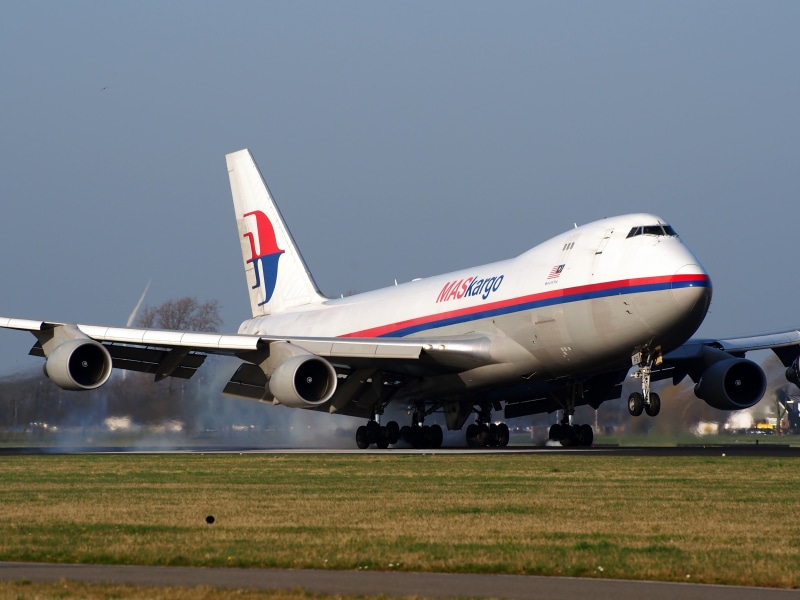 malaysia airlines, air, clear sky, jumbo jet, landing - Touching Down, commercial Airplane, day, air Vehicle, environment, 4K, on the move, aircraft wing