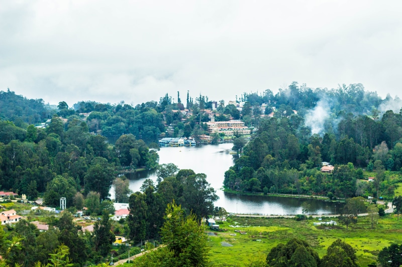 cloud - sky, upper view, water, lake, nature, beauty in nature, india, trees, 5K, built structure, outdoors, tree, architecture, sky, plant, tranquility