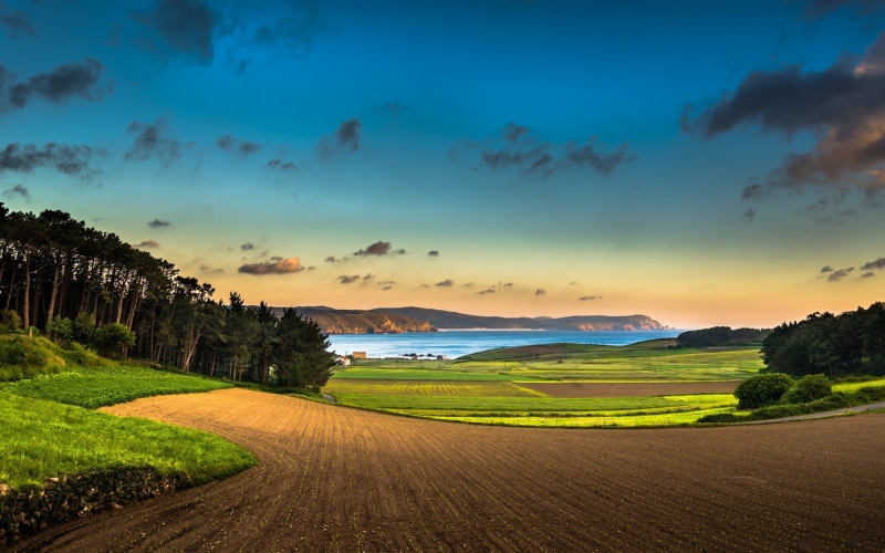 blue, Trees, Clouds, Lake, grass, Sky, Scenery, Mountains, green, Fields, 1080P, Beautiful