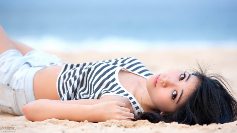 smiling, nature, casual clothing, beach, women, outdoors, child, looking at camera, beautiful woman, 1080P, happiness, lying down, relaxation, hair, land