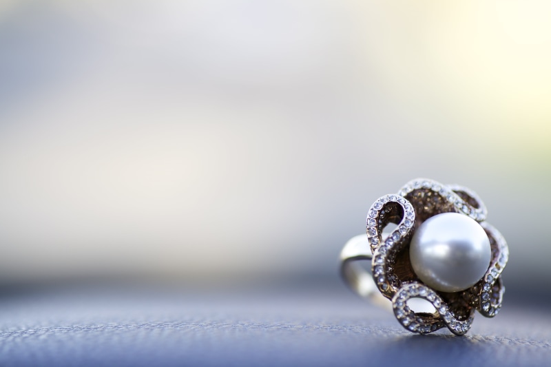 silver diamond, fashion, 5K, Raw, tamron, close-up, gemstone, jewelry, personal Accessory, f/2.8, rule of thirds, decoration, silver, ring, lighting, elegance