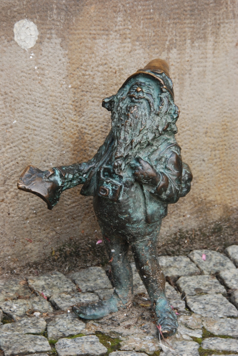 animal wildlife, art, no people, Gnome, animal themes, mammal, Brass, statue, built structure, day, art and craft, history, wall - building feature, animal