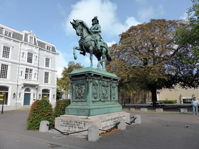 city, art, art and craft, prince, male likeness, human representation, rider, craft, royal family, horseback riding, building exterior, image, prance, work of art