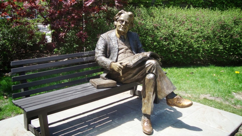 outdoors, one person, adults only, park bench, male likeness, wood - material, 1080P, front view, plant, sculpture, real people, bench, full length, seat