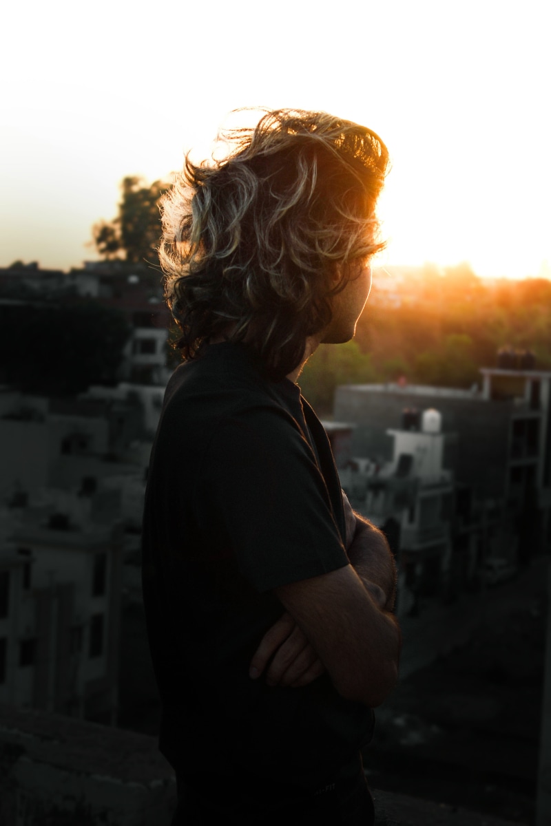side view, settingsun, real people, seriou, dusk, natureporn, lens flare, chandla, cityscape, built structure, wilderness, designxtype, hairstyle, city