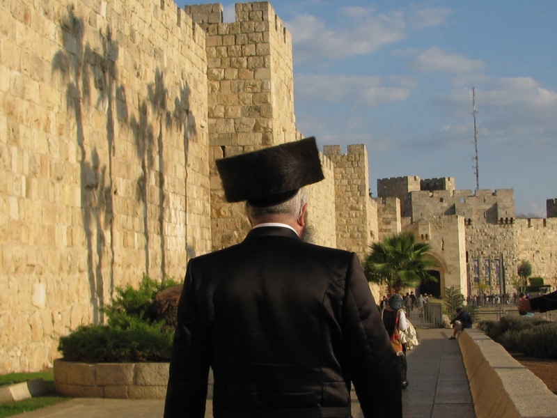 businessman, rear view, males, black, men, waist up, jaffa gate, adult, 2K, day, business person, nature, street, ortodox, contemplation, business, one person