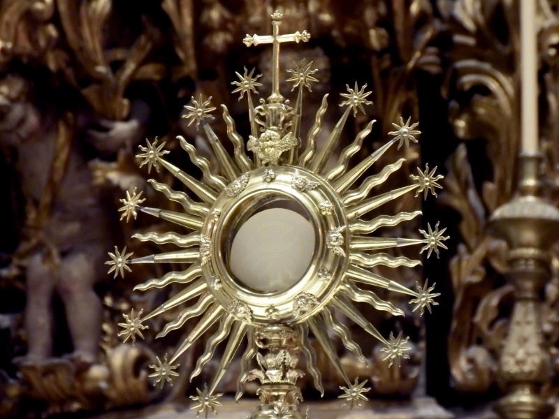 day, built structure, no people, eucharist, lighting equipment, chandelier, craft, circle, design, decoration, indoors, shape, luxury, pattern, monstrance