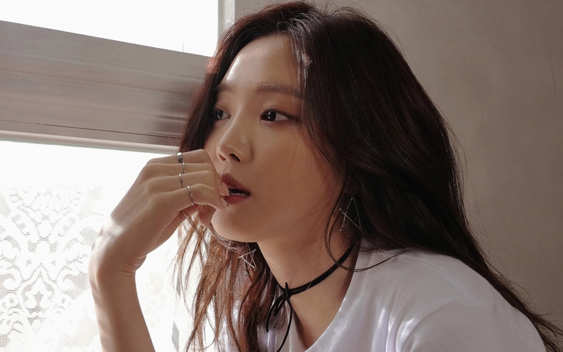 young women, hair, kpop, window, beauty, contemplation, women, drinking, girl, indoors, apink, headshot, 4K, looking at camera, real people, lifestyles