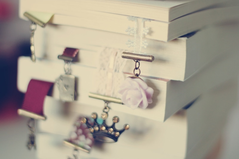 human hand, white, bookmarks, 4K, book, close-up, body part, still life, books, markers, no People, selective focus, assorted, decoration, indoors, hand