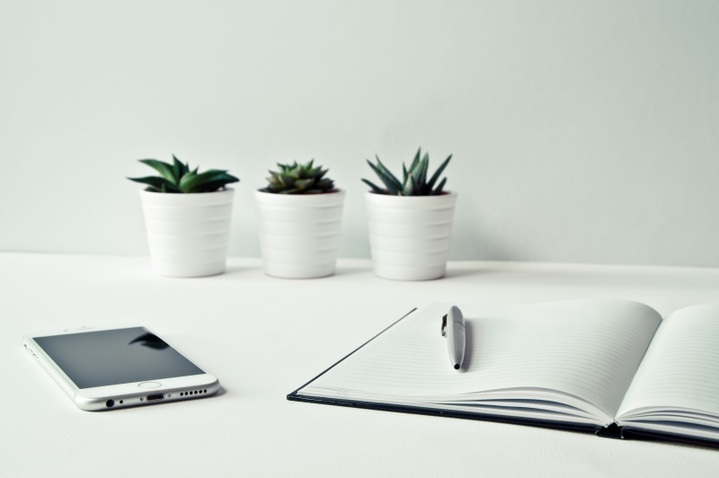 white, 5K, pencil, internet, background, company, studio shot, communication, office, open, publication, note pad, android, still life, scripture, no people