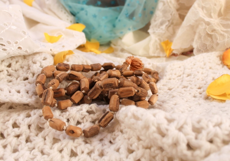 spiritual energy, 2K, mala, mantra, vaishnava, ingredient, jewelry, white, food, food and drink, meditate, knitted, large group of objects, still life