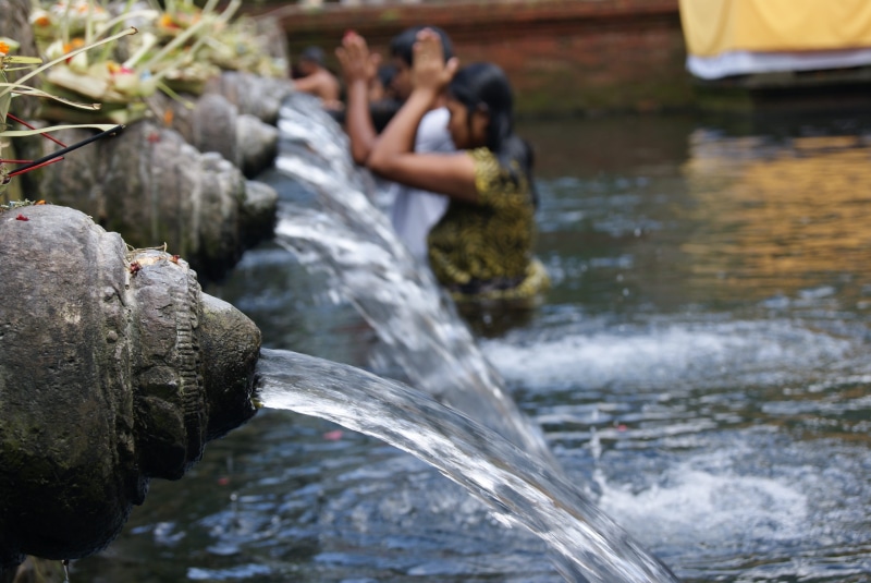 two people, people, adult, 4K, flowing water, fountain, offering, flowing, lake, motion, women, focus on foreground, religion, day, real people, running water