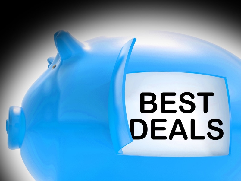 close-up, best, piggy, plastic, discounts, quality, 1080P, cheap, good deal, single object, text, blue background, front view, savings, sign, communication