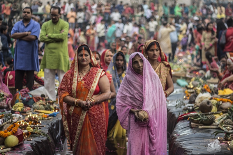crowd, indian womens, wear, women, lifestyles, traditional wear, festival, religion, selective, festival of india, traditional clothing, real people, fruits