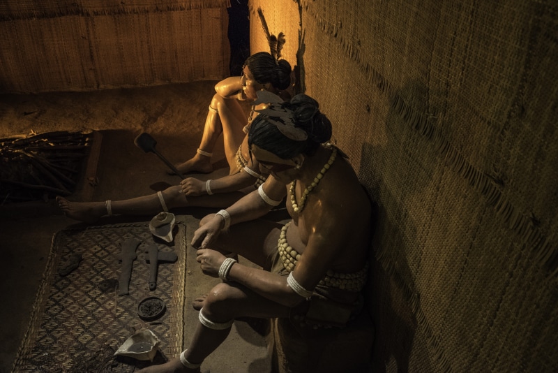 wax figures, 5K, room, history, representation, day, native americans, built structure, creativity, building, occupation, shirtless, male likeness, architecture