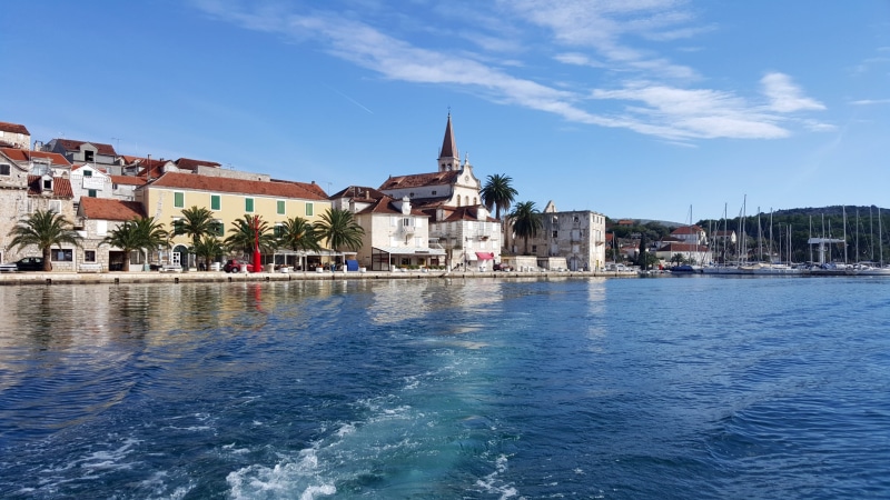 architecture, land, 2K, travel destinations, outdoors, speedboat, religion, sky, adriatic sea, no people, travel, milna, place of worship, sea, built structure
