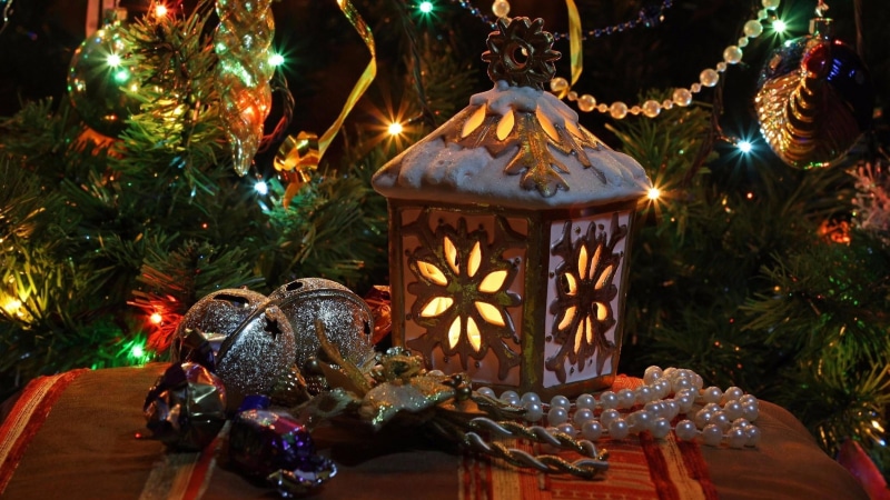 focus on foreground, representation, christmas ornament, illuminated, lighting, tree, pearl, art and craft, christmas, christmas lights, light, lantern