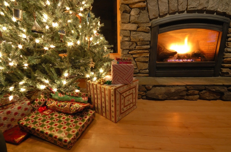 tree, christmas tree, holiday, christmas, gift, 2K, green, fireplace, garland