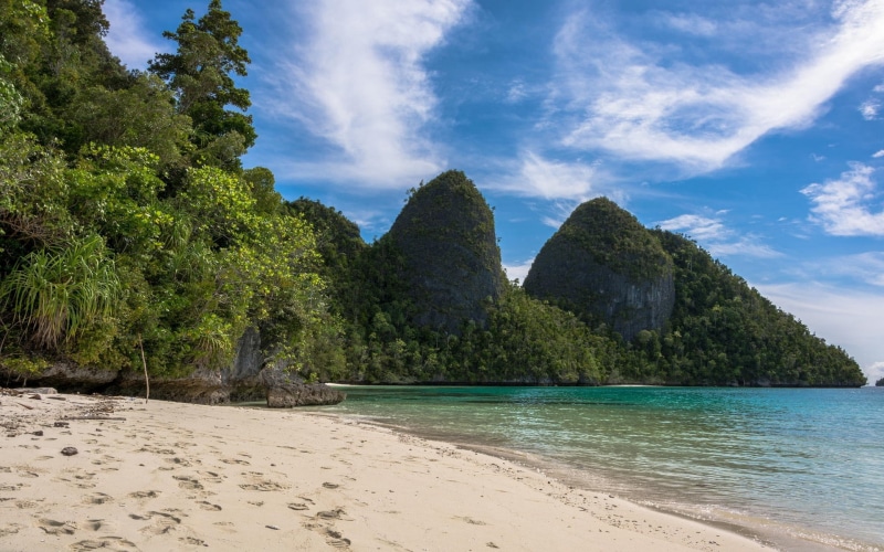 sand, summer, nature, Raja Ampat, Indonesia, island, trees, clouds, tropical, landscape, sea, 1080P, beach, foliage