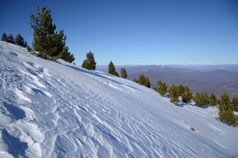 frozen, snow, non-urban scene, day, no people, sky, hill, winter, 4K, land, cold temperature, nature, white color, pelister, outdoors, pine tree, scenics - nature