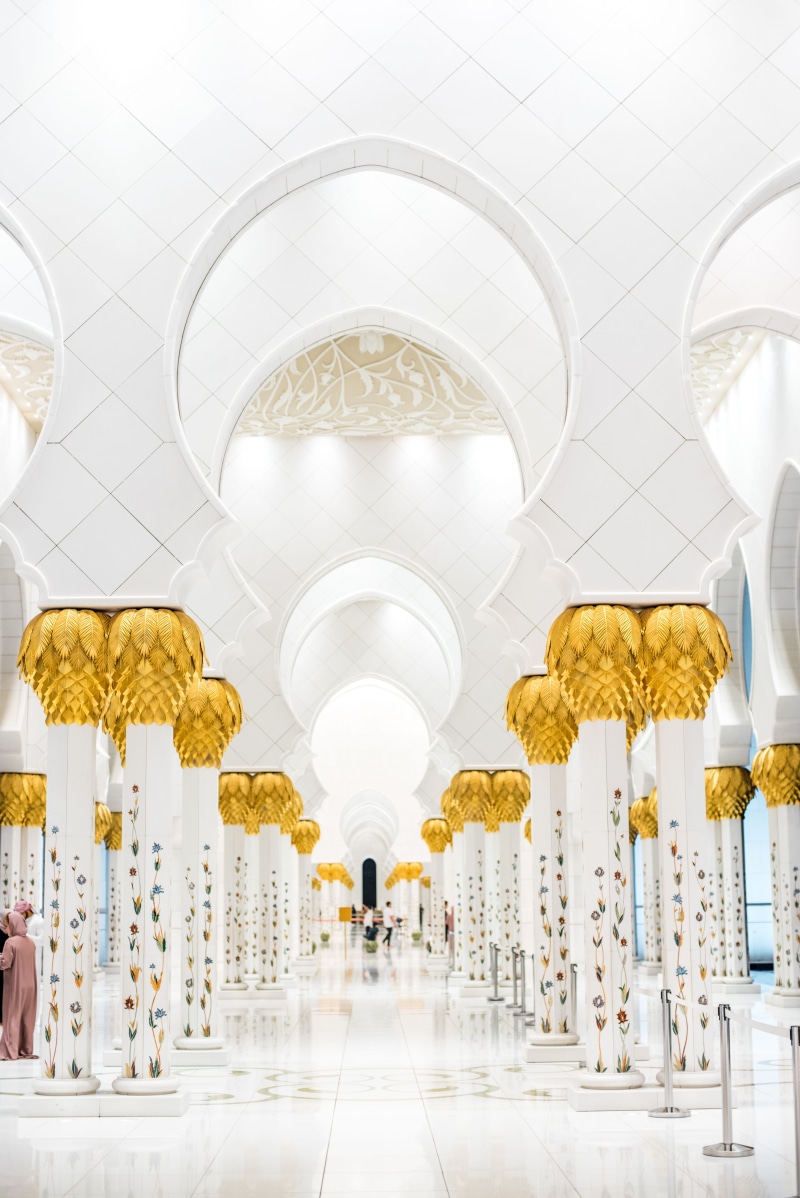 ceiling, diminishing perspective, indoors, building, arch, grand, luxury, corridor, lights, belief, place of worship, illuminated, day, built structure