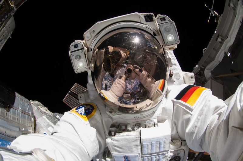 Orbital Stations, astronaut, self shot, space, Earth, International Space Station, camera, German, universe, flag, Alexander Gerst, orbits, ESA, 4K, helmet