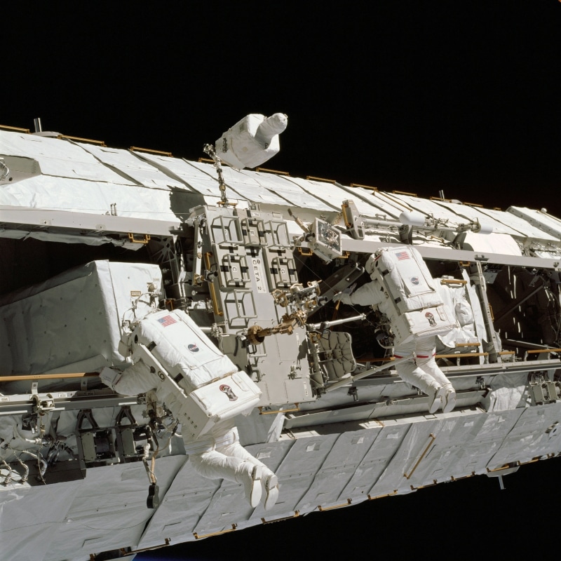 fixing, astronauts, 2K, architecture, ship, building exterior, equipment, sky, damaged, two, space, outdoors, industry, destruction, spacewalk, ruined