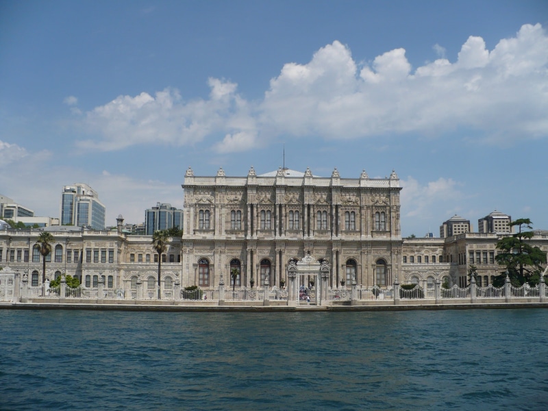 the past, outdoors, building exterior, turkey, day, built structure, dolmabahçe palace, sky, tourism, no people, building, city, travel destinations, 2K