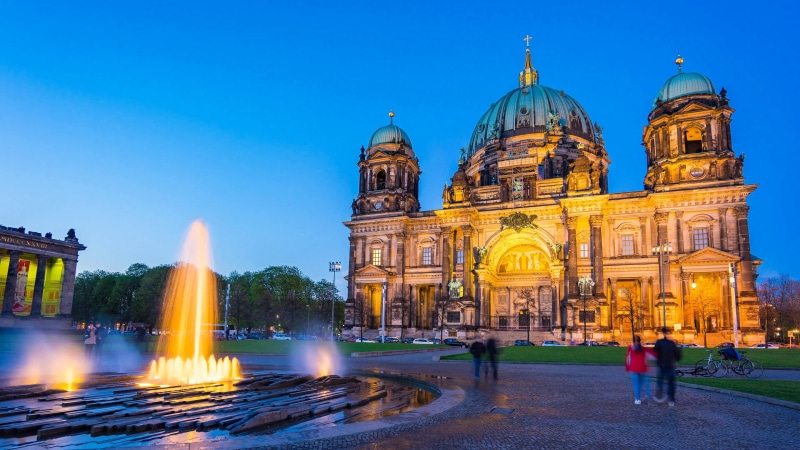 basilica, incidental people, evening, museum island, travel, city, architecture, outdoors, building, travel destinations, 4K, timelapse, berliner dom