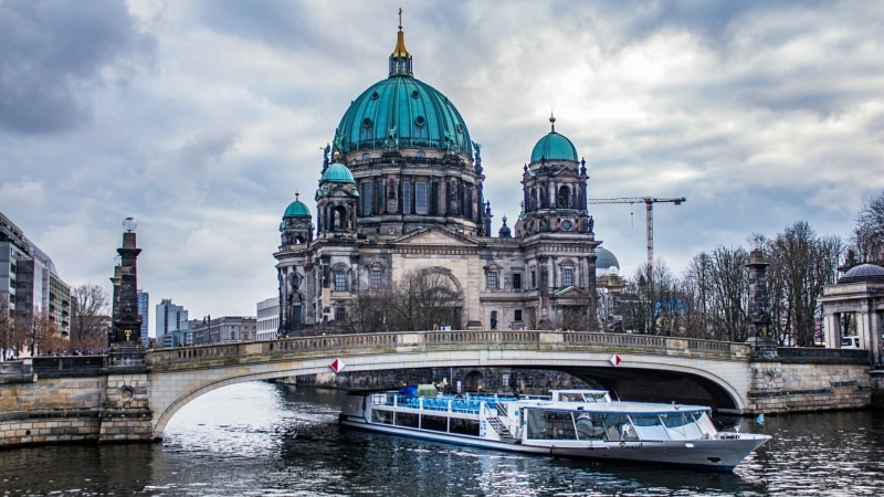 built structure, berlin, landmark, spirituality, no people, cathedral, museum island, water, travel, river cruise, bridge - man made structure, sky, building exterior