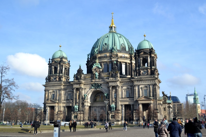 tourism, outdoors, building exterior, building, travel destinations, place of worship, Europe, Berlin Cathedral, group of people, built structure, crowd