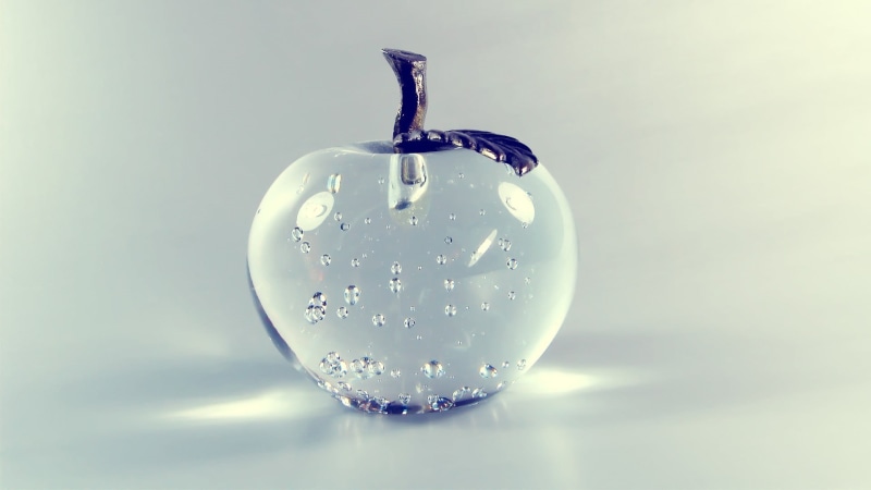 splashing, food and drink, single object, no people, studio shot, glass, food, indoors, gray background, Apple Inc., clear, figurine, apple, nature, white background