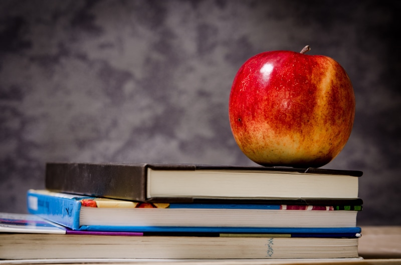 apple, healthy eating, classroom, red, note pad, book, apple - fruit, desk, stack, table, knowledge, food, wellbeing, food and drink, school supplies, school building