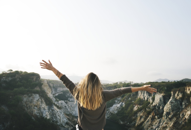 rock, one person, person, trees, woman, mountain, human body part, blonde, women, girl, limb, 5K, human arm, cliffside, adventure, outdoors, sky, body part