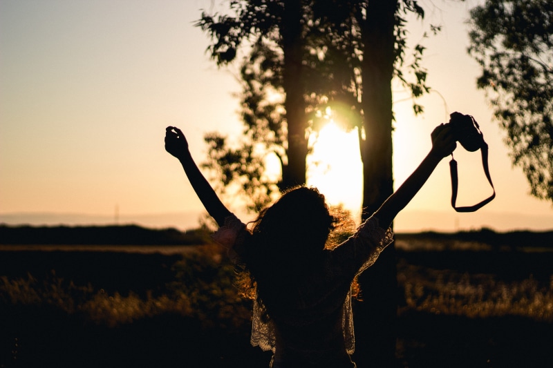 beauty, positive emotion, fun, outdoors, dslr, holding, golden hour, lifestyles, cheerful, human body part, females, photo, standing, woman, 5K, evening