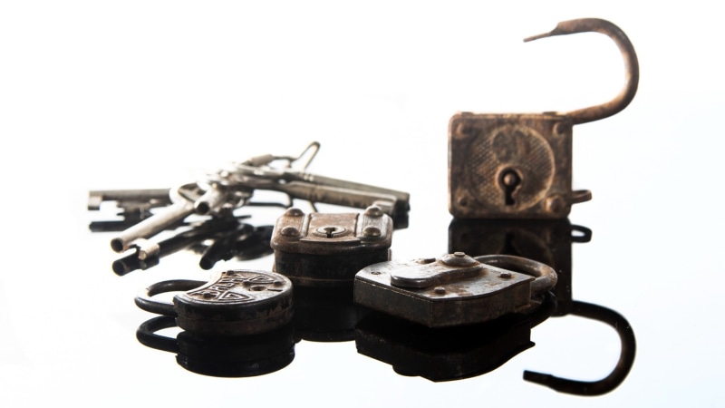 cut out, rusty, antique, keys, studio shot, 1080P, metal, aggression, violence, obsolete, weapon, iron - metal, old, machinery, no people, equipment, technology