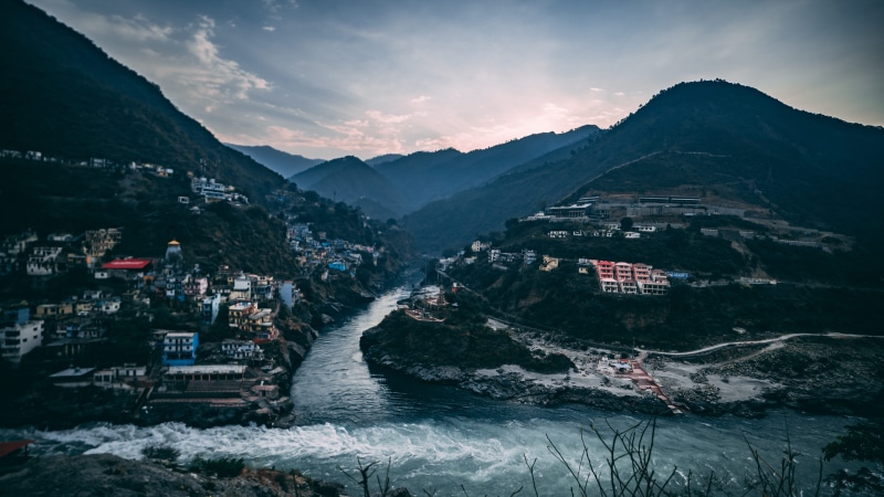 rivers, nature, green, beauty in nature, mountain range, sunrise, outdoors, alaknanda, no people, water, flowing water, ocean, 5K, scenics - nature, river