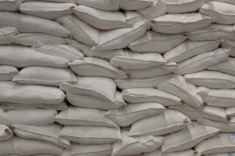 white, sackcloth, backgrounds, day, no people, close-up, sacks, for sale, paper, heap, stack, softness, side by side, textile, indoors, bag, white color