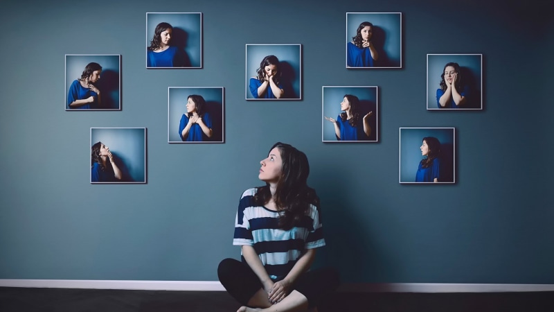 striped clothing, 1080P, sitting, Conceptual, brunette, humor, women