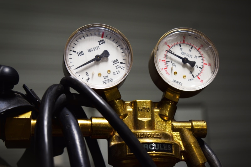 gauges, power, 5K, bar, workshop, lpg, garage, argon, gauge, close, gas, gas reductor, industry, no people, metal, fuel and power generation, technology