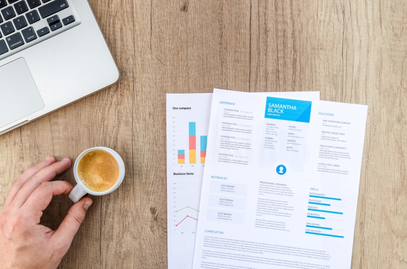 finance, data, notepad, graph, wireless technology, view, write, notebook, cup, white, note, message, coffee - drink, desk, coffee, using laptop, investment