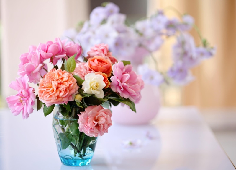 white, rose - Flower, beautiful, variety, vase, close-up, roses, petal, flower arrangement, elegance, pink Color, centerpiece, bunch of flowers, flowers