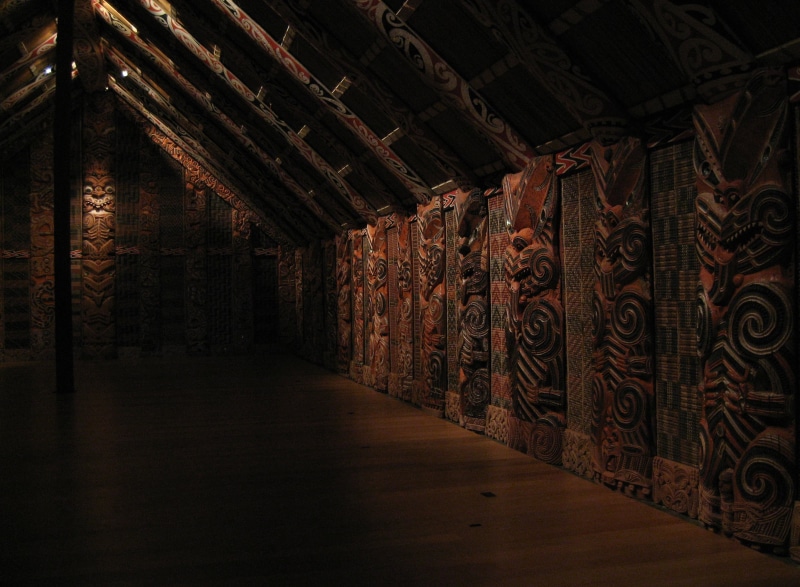 in a row, home hotunui, tribe ngati awa of whakatane, ancient sculptures, auckland, ceiling, architecture, former, no people, sculptors, 2K, new zealand