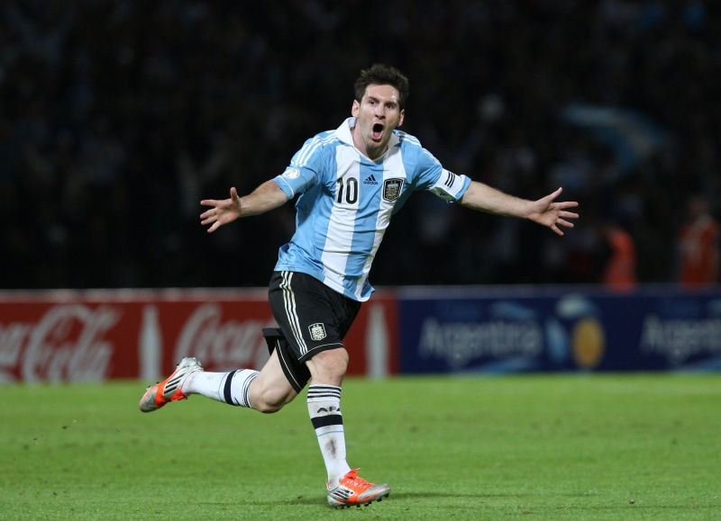 effort, athlete, men, sport, Messi, motion, polo, soccer field, adult, kicking, football, sports Uniform, teal, Striker, playing Field, young Adult, jumping