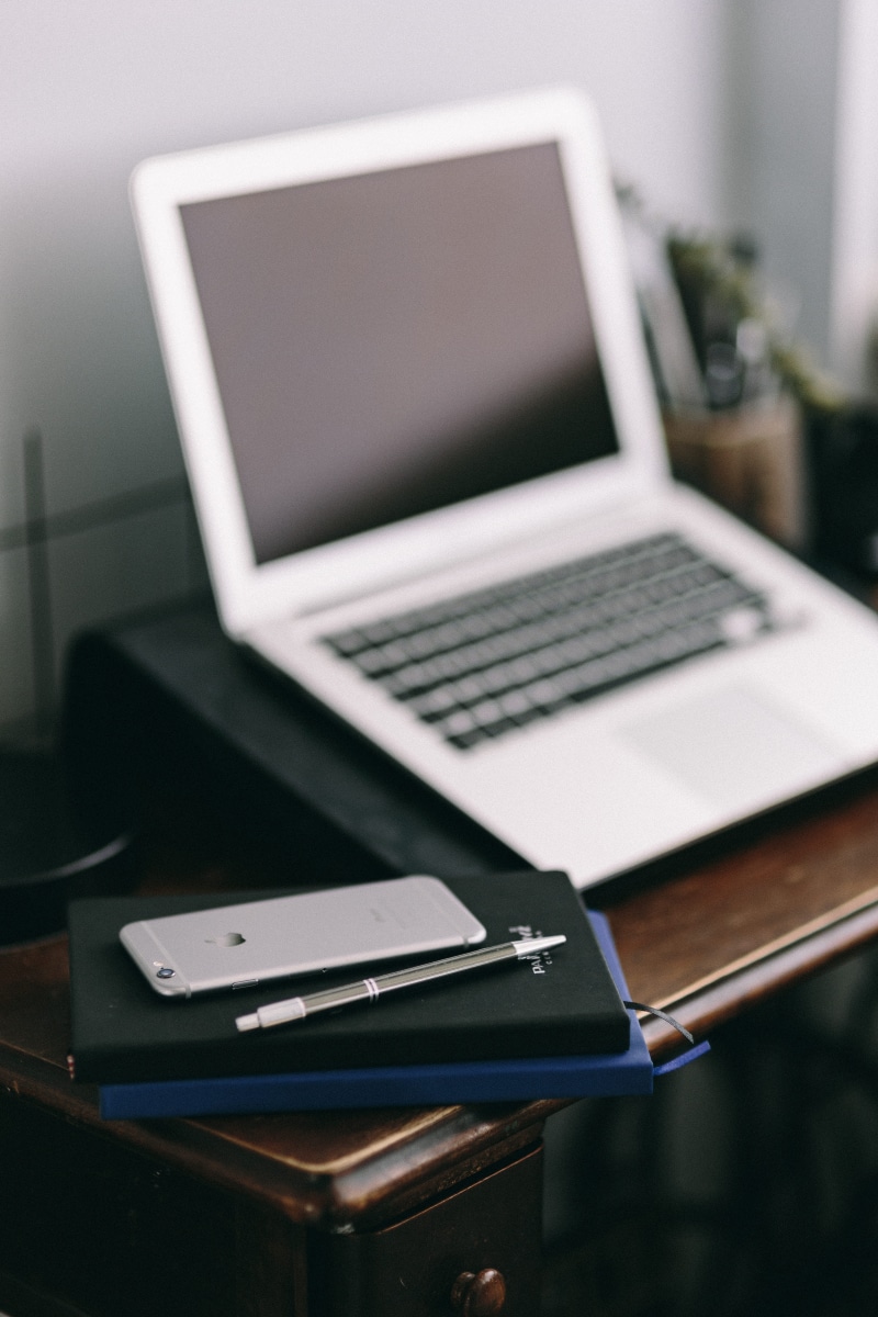 moleskin, equipment, technology, computer equipment, portability, copyspace, Macbook, work, iPhone, indoors, keyboard, desk, notebook, connection, copy space