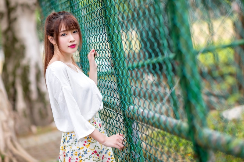young women, hairstyle, long hair, Asian, adult, standing, contemplation, chainlink fence, beautiful woman, 1080P, fashion, barrier, beauty, young adult