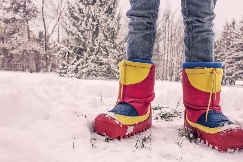 human limb, frost, land, low section, winter, walking, snow, body part, women, people, person, cold temperature, snowboots, season, one Person, cold - Temperature