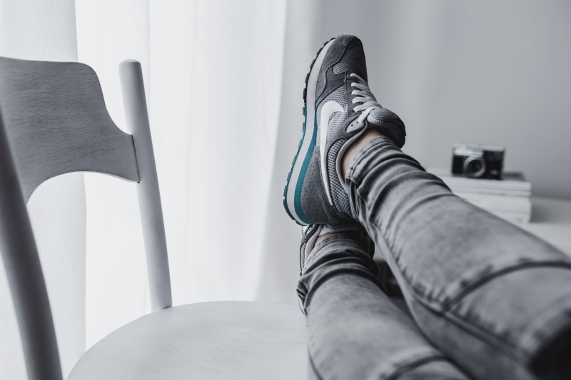 running, trainers, casual clothing, training, men, limb, sport shoes, body part, human body part, real people, human Foot, weights, legs crossed at ankle
