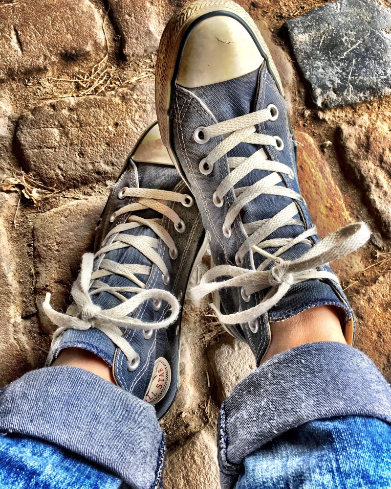 messy, unrecognizable person, leisure, person, human foot, canvas shoe, gray, day, 2K, chuck s, jeans, human body part, wearing, sneakers, real people