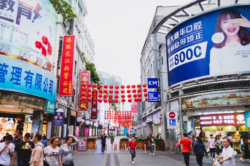 building exterior, people, group, city life, town, city, building, shorts, daytime, guangzhou, human, 4K, buildings, store sign, non-western script, crowd